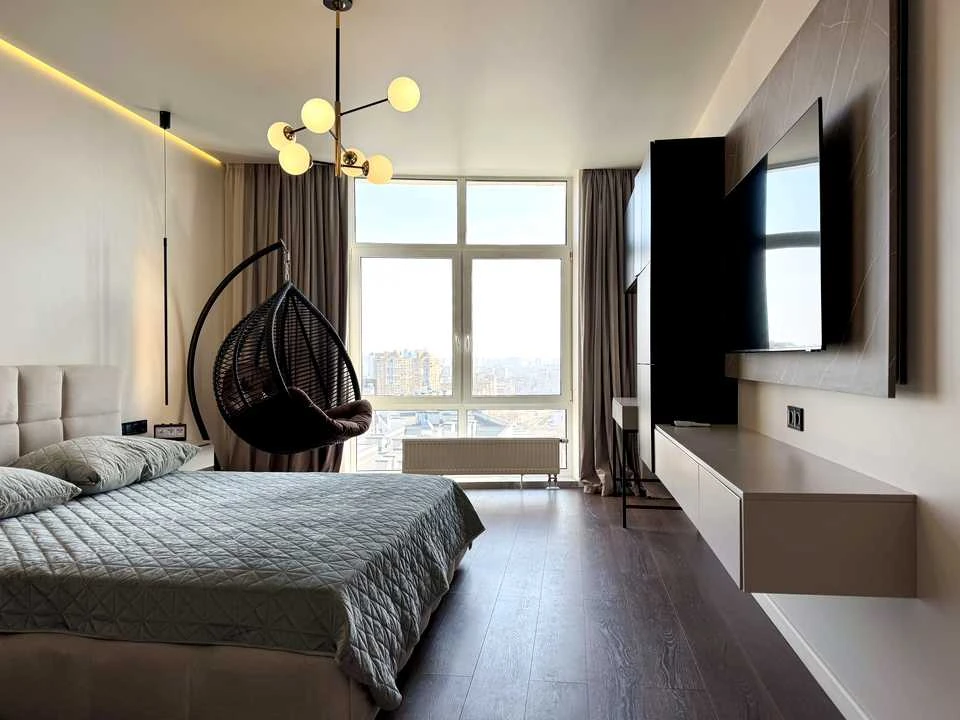 Apartment. Kyiv, Mikyslo-Slobidska St.