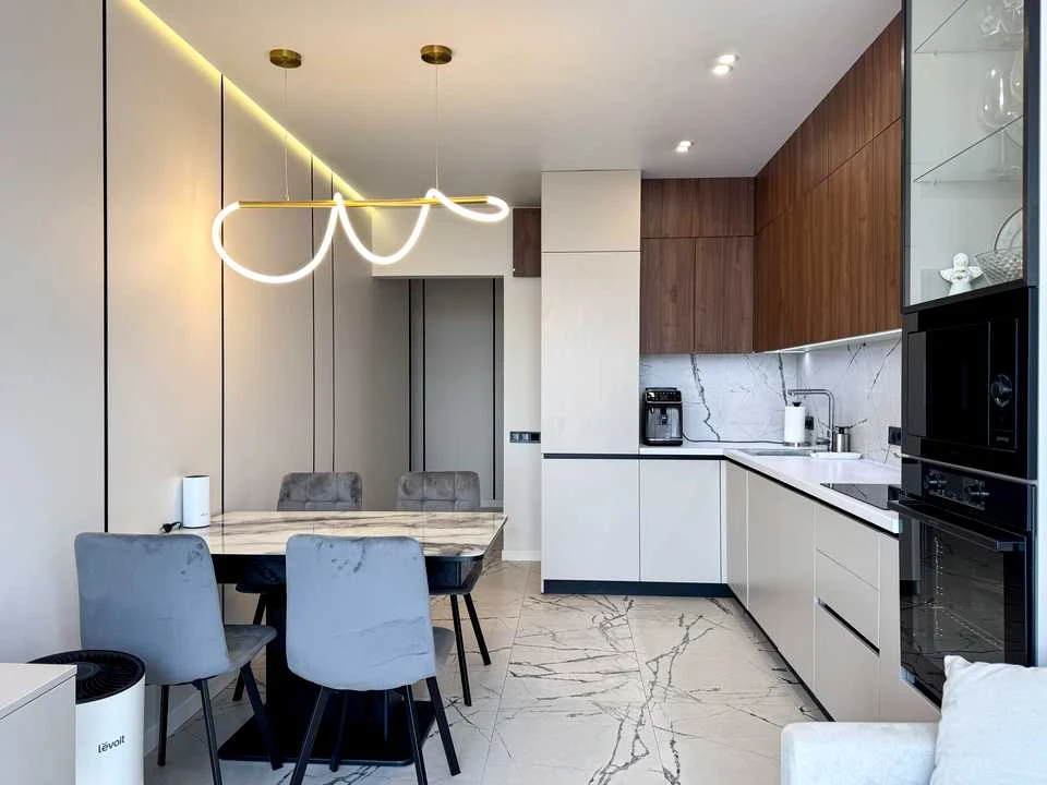 Apartment. Kyiv, Mikyslo-Slobidska St.