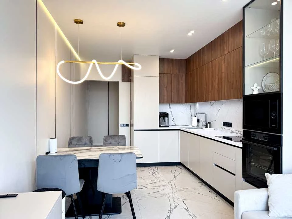 Apartment. Kyiv, Mikyslo-Slobidska St.