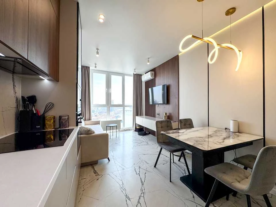 Apartment. Kyiv, Mikyslo-Slobidska St.