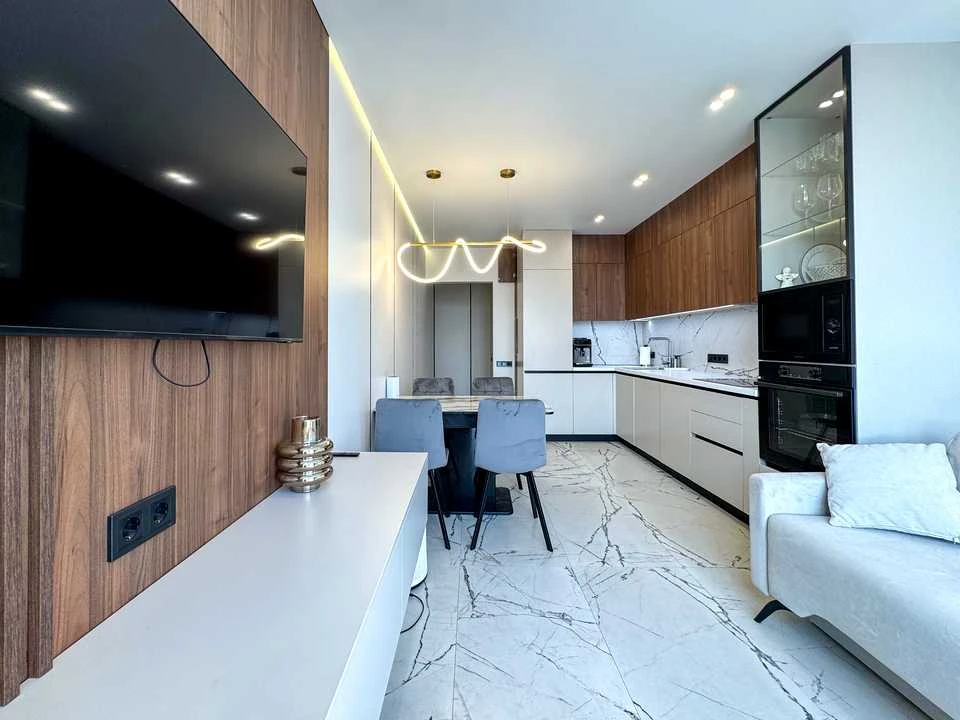 Apartment. Kyiv, Mikyslo-Slobidska St.