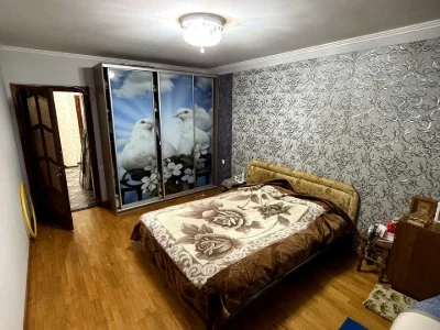 Apartment. Chernivtsi, Vokzalna St.