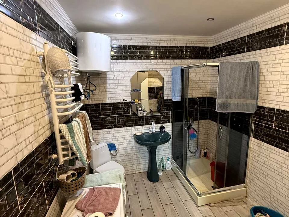 Apartment. Chernivtsi, Vokzalna St.