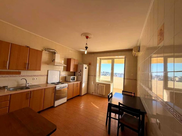 Apartment. Odessa, Topolya St.