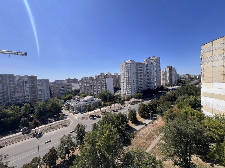 Продам 2-кімн. квартиру вул.Харківське шосе, 65 (Київ Дарниц