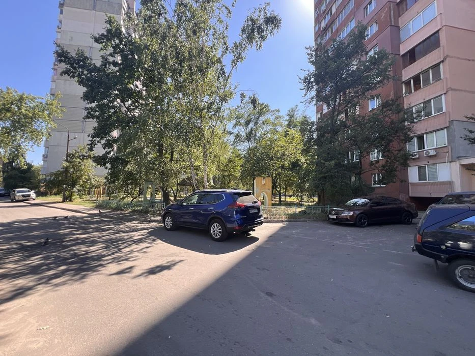 Продам 2-кімн. квартиру вул.Харківське шосе, 65 (Київ Дарниц