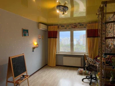 Sale of a three-room apartment with renovation Akhmatova 24