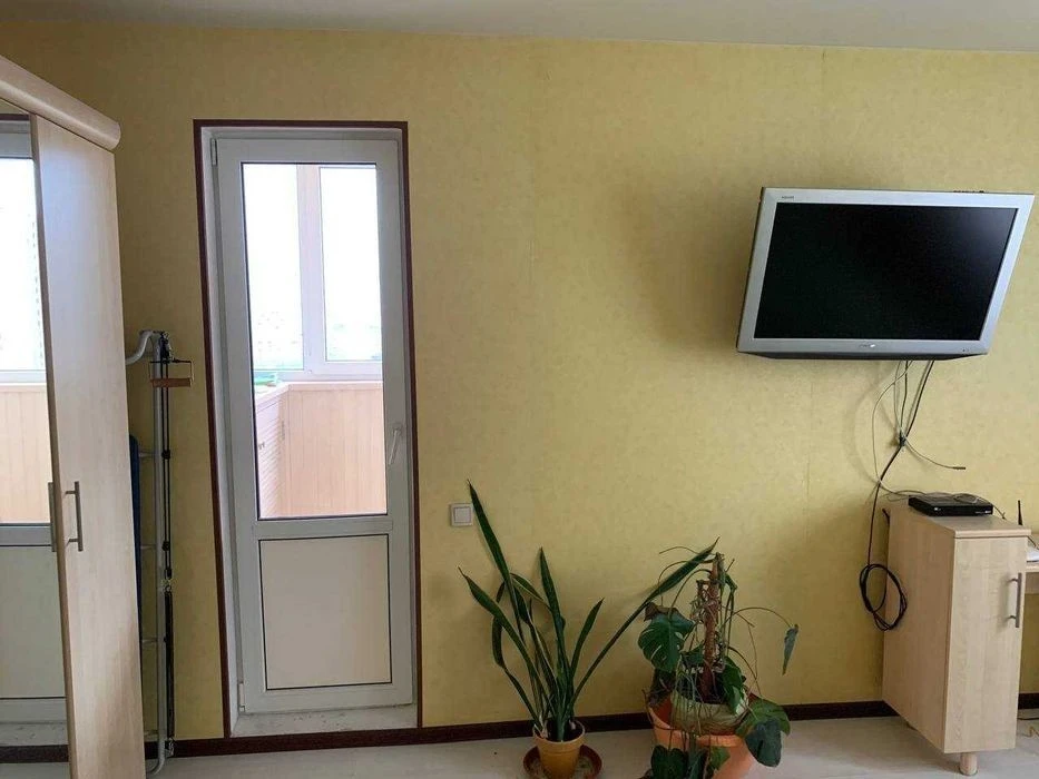 Sale of a three-room apartment with renovation Akhmatova 24
