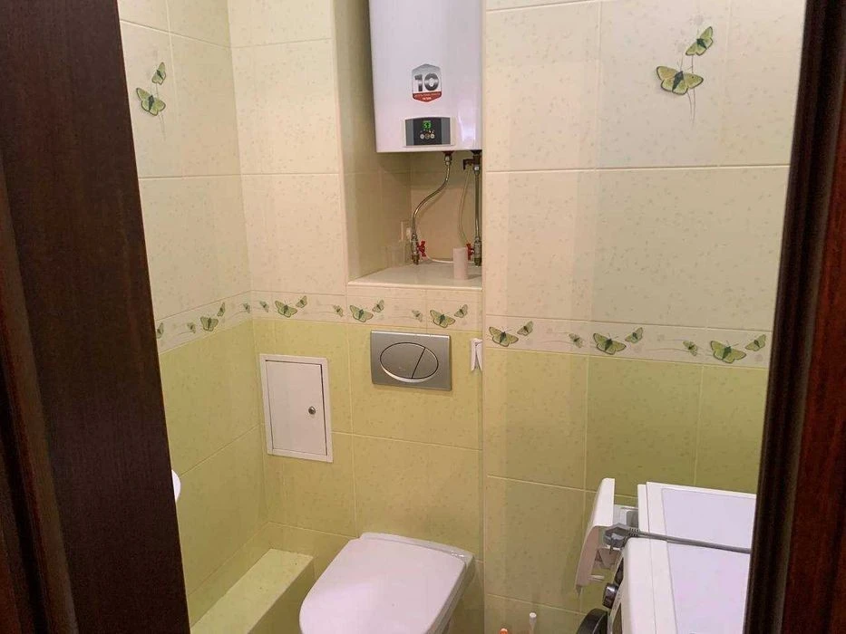 Sale of a three-room apartment with renovation Akhmatova 24