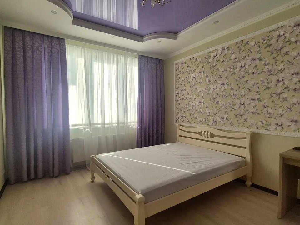 Квартира. Одеса, Середньофонтанська вул.