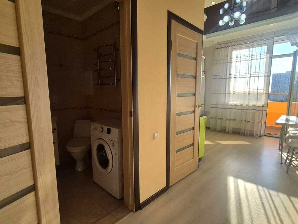 Квартира. Одеса, Середньофонтанська вул.