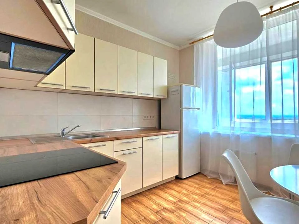 Apartment. Kyiv, Dniprovska naberezhna St.
