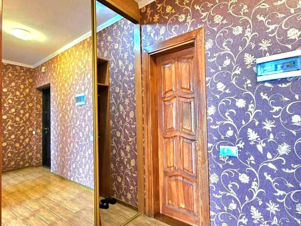 Apartment. Kyiv, Dniprovska naberezhna St.