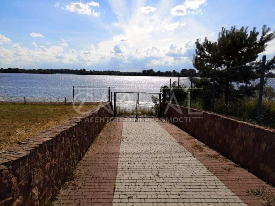 Ділянка. Київ, Центральна вул.