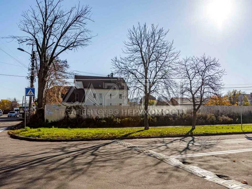Ділянка. Київ, Осіння вул.