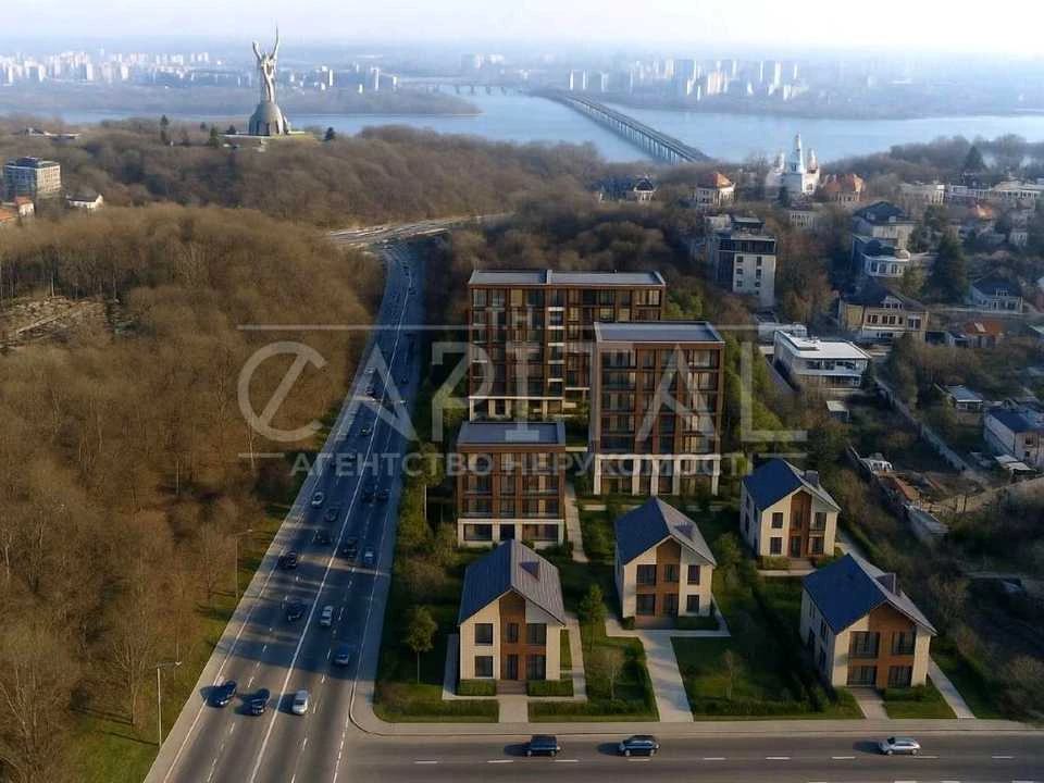 Ділянка. Київ, Ломаківська вул.
