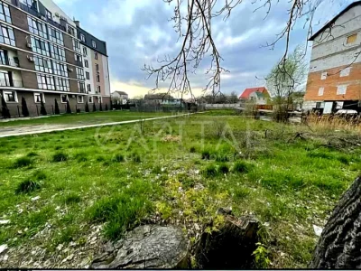 Ділянка. Київ, Райдужна вул.