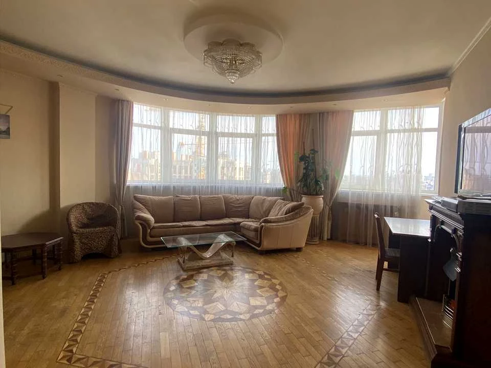 Квартира. Киев, Предславинская улица