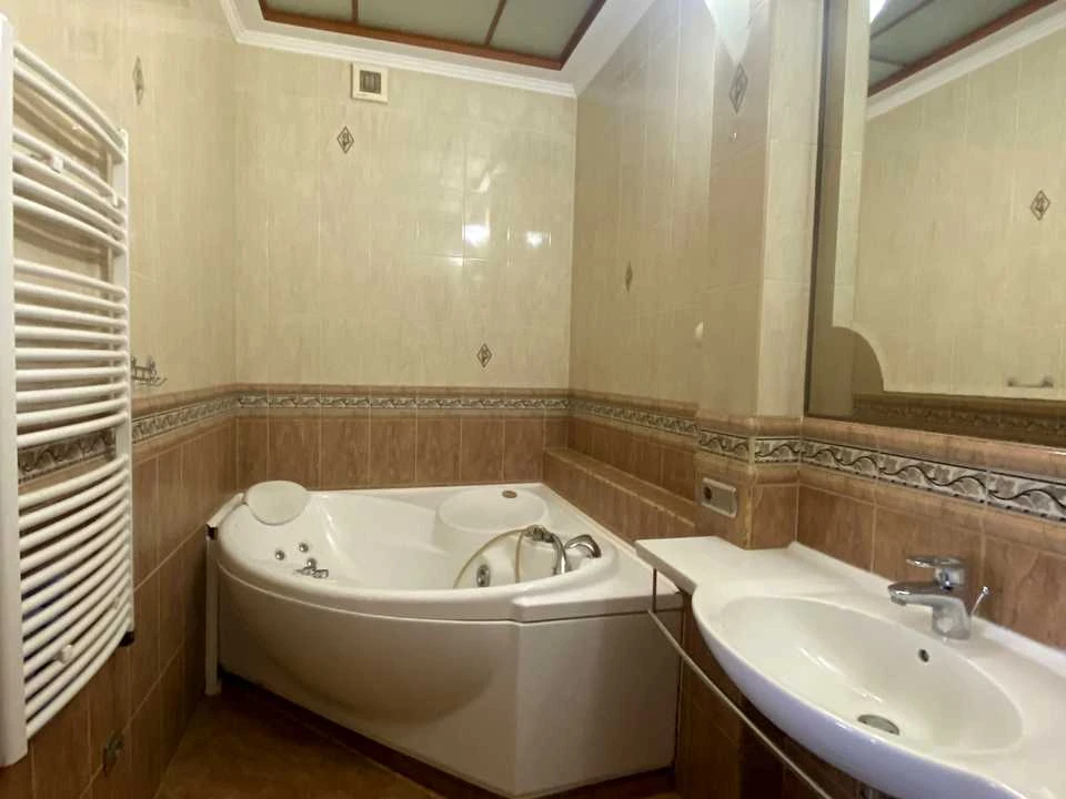 Квартира. Киев, Предславинская улица