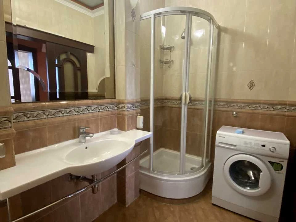 Квартира. Киев, Предславинская улица