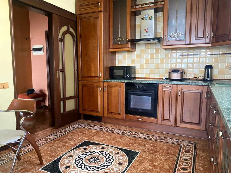 Квартира. Киев, Предславинская улица