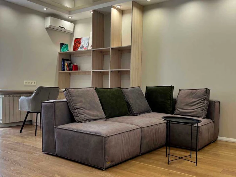 Apartment. Kyiv, Regenatorna Street