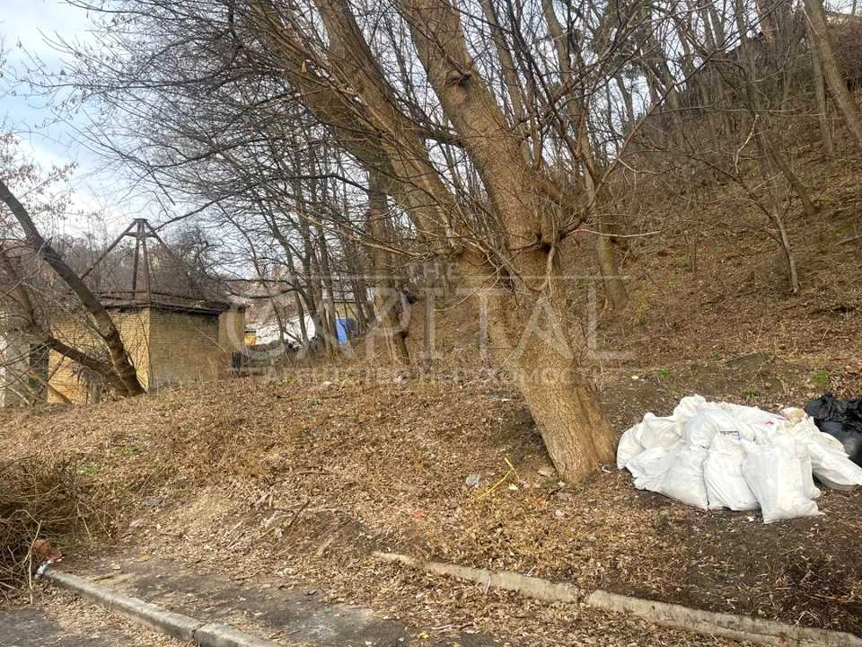 Ділянка. Київ, Чорногірська вул.