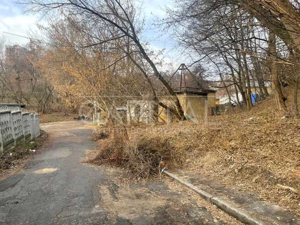 Ділянка. Київ, Чорногірська вул.