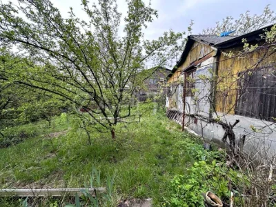 Ділянка. Київ, Центральна вул.