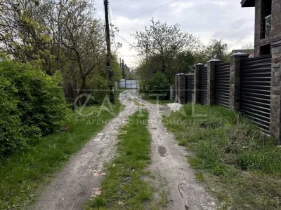 Ділянка. Київ, Центральна вул.