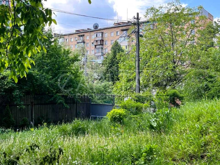 Ділянка. Київ, Саперне Поле вул.