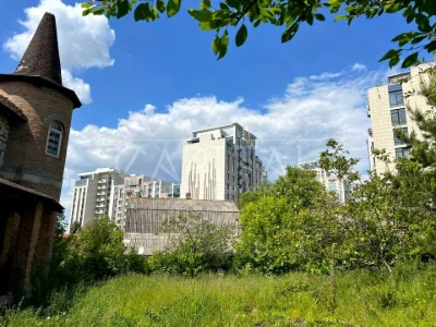 Ділянка. Київ, Саперне Поле вул.