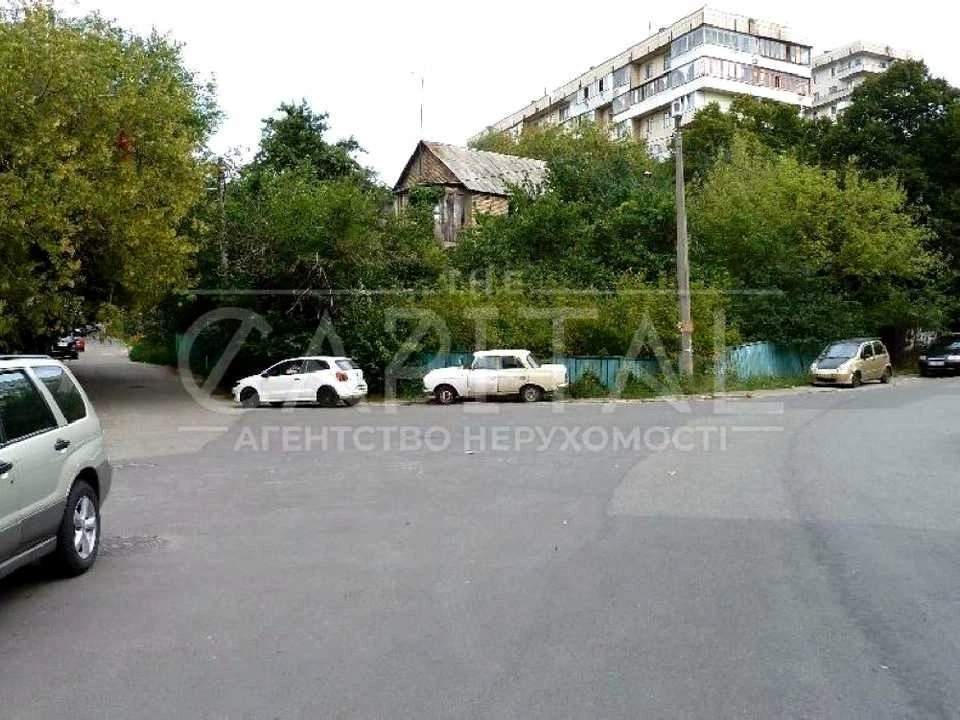 Ділянка. Київ, Саперне Поле вул.