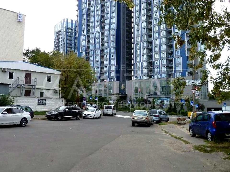 Ділянка. Київ, Саперне Поле вул.
