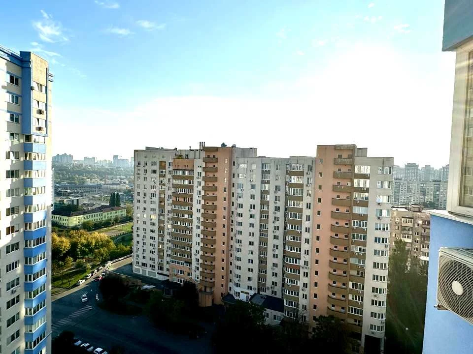Квартира. Київ, Деміївська вул.