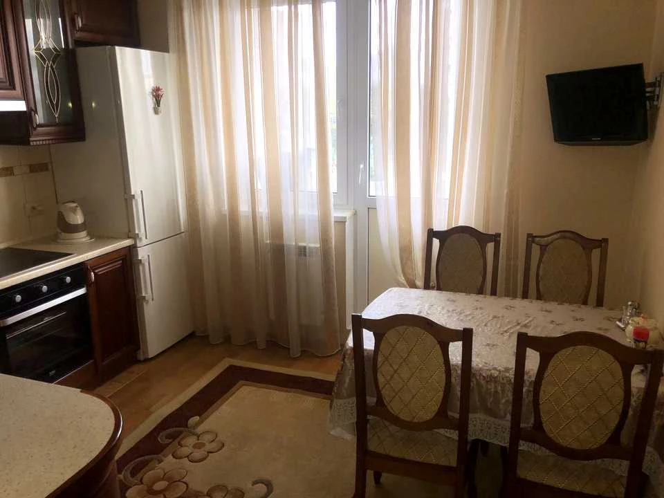 Apartment. Kyiv, Kharkiv Avenue