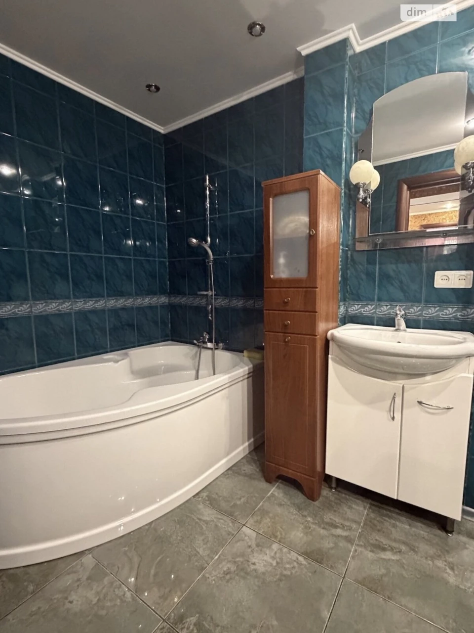 Sale Apartment First of October