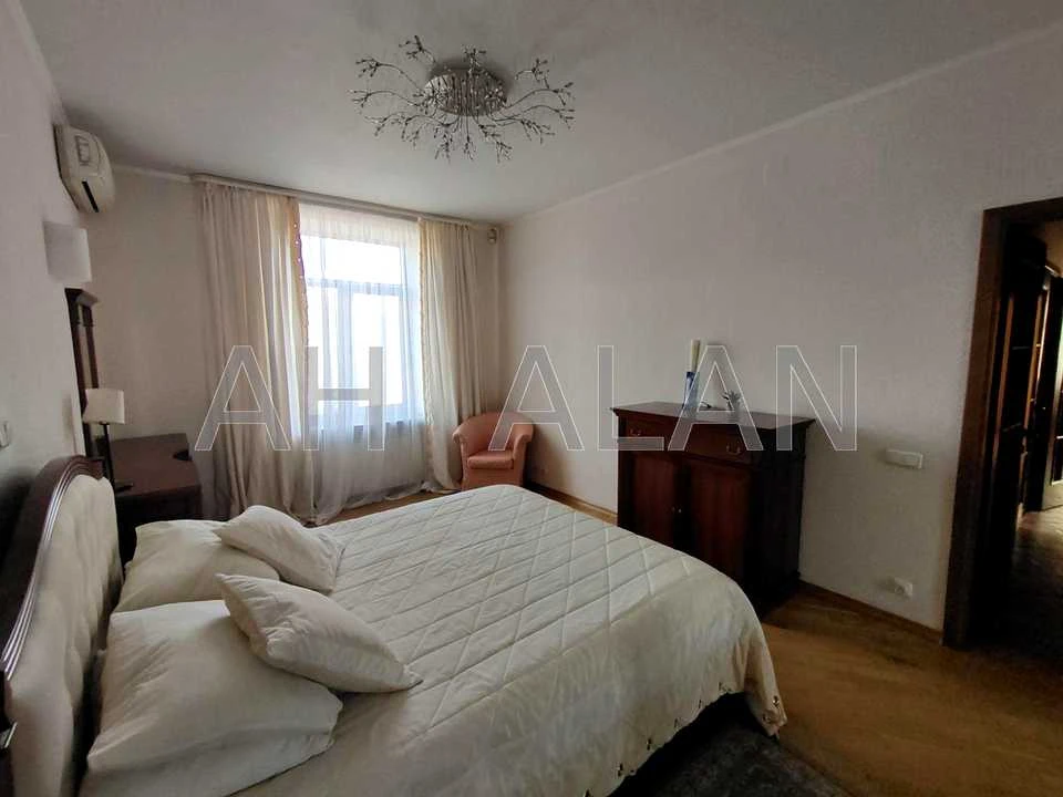 Apartment. Kyiv, Mykhailo Hrushevskoho St.