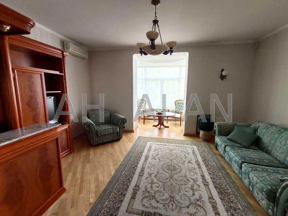 Apartment. Kyiv, Mykhailo Hrushevskoho St.