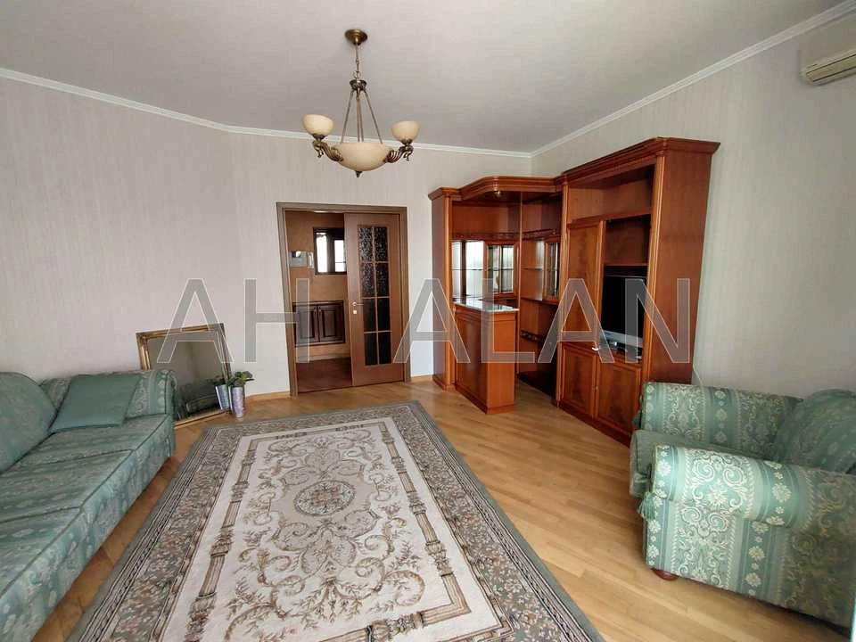 Apartment. Kyiv, Mykhailo Hrushevskoho St.