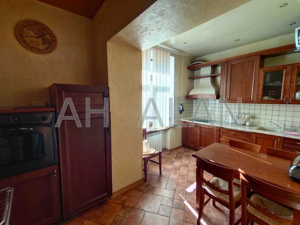 Apartment. Kyiv, Mykhailo Hrushevskoho St.