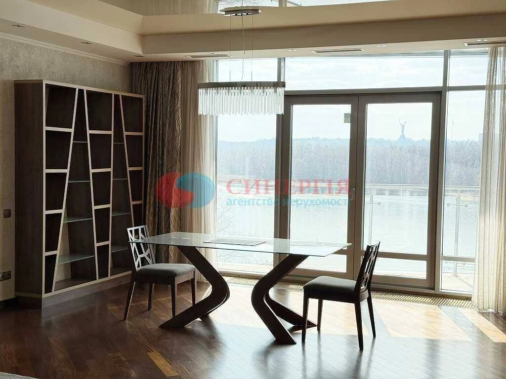 For long-term rent 3-room apartment in Kyiv, Dniprovsky, Raisa Ok