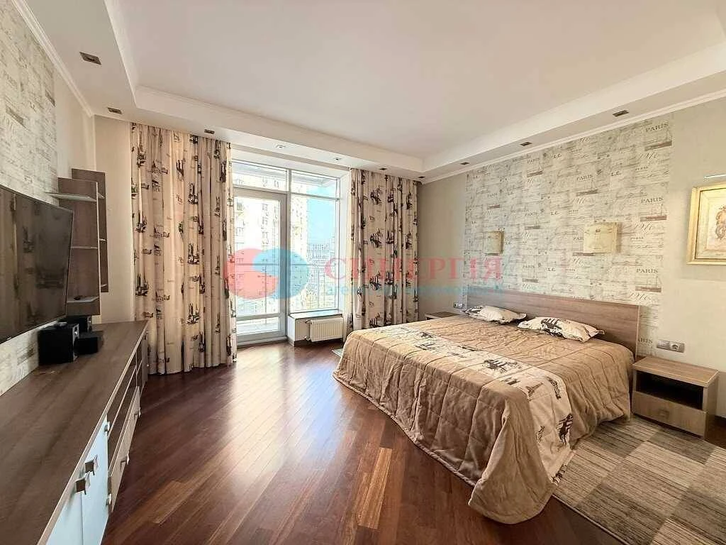 For long-term rent 3-room apartment in Kyiv, Dniprovsky, Raisa Ok