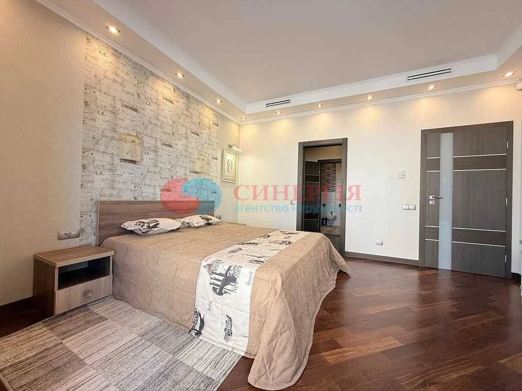 For long-term rent 3-room apartment in Kyiv, Dniprovsky, Raisa Ok