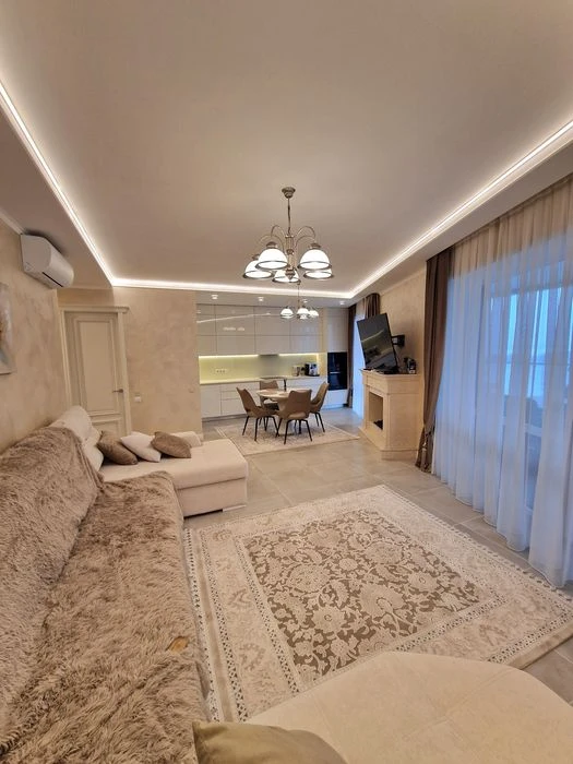 I will sell a 3-room apartment with a terrace in the residential complex Delmar, Evrop street