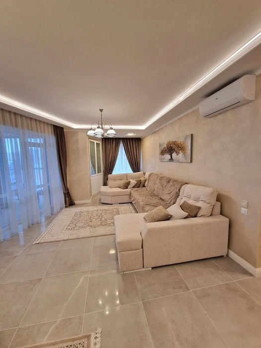 I will sell a 3-room apartment with a terrace in the residential complex Delmar, Evrop street