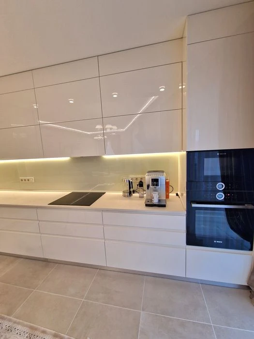 I will sell a 3-room apartment with a terrace in the residential complex Delmar, Evrop street