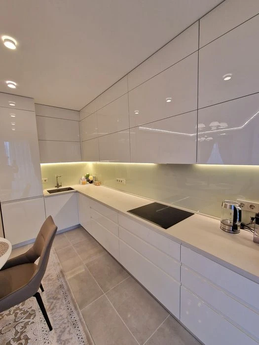 I will sell a 3-room apartment with a terrace in the residential complex Delmar, Evrop street