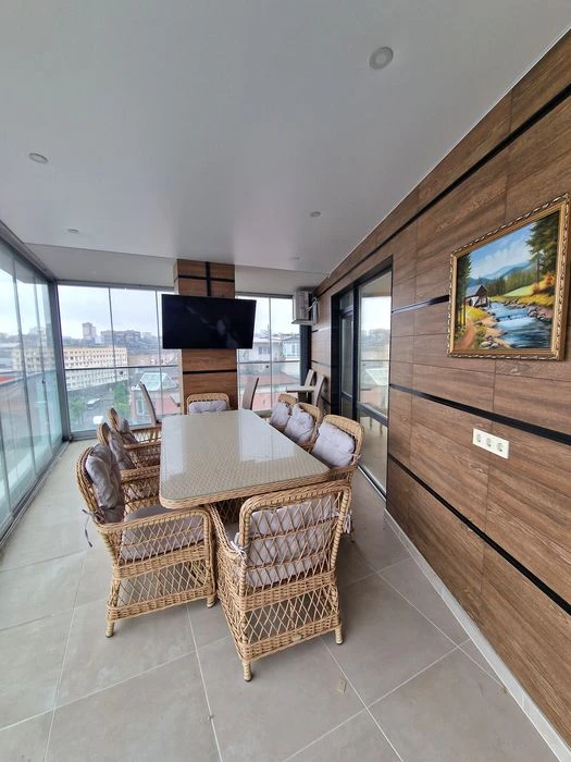 I will sell a 3-room apartment with a terrace in the residential complex Delmar, Evrop street