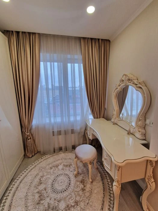 I will sell a 3-room apartment with a terrace in the residential complex Delmar, Evrop street